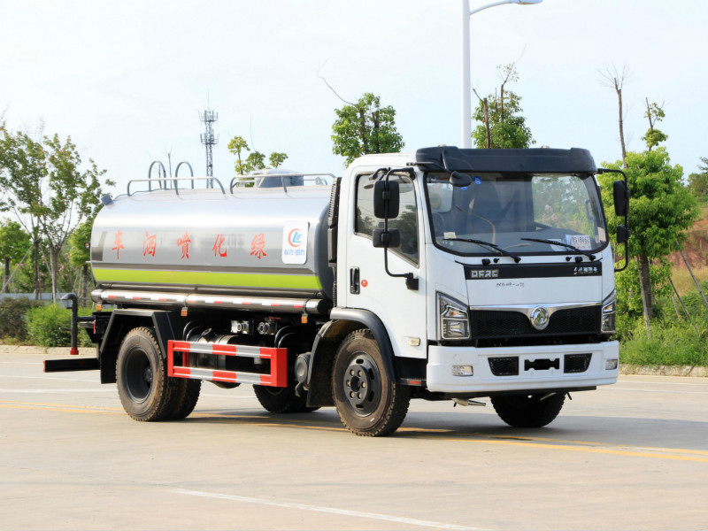 东风福瑞卡云内150马力9.2方洒水车
